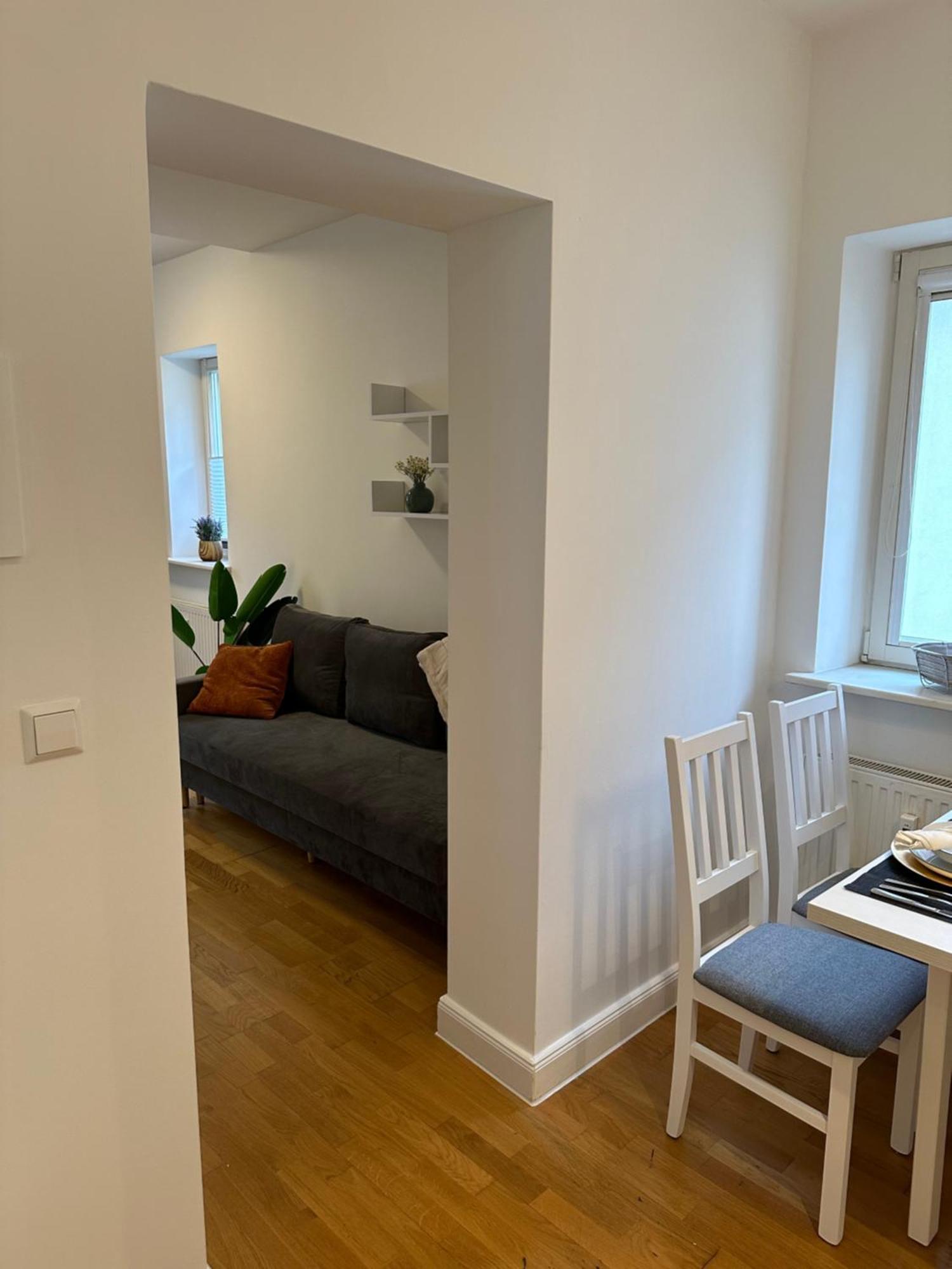 Bella Casa - Business&Family, 100M Zum Konzerteingang Schloss, Parkplatz, Smarttv, Netflix, Waschmaschine, 24H Checkin, 36Qm, Ap 12 Ludwigsburg Eksteriør billede
