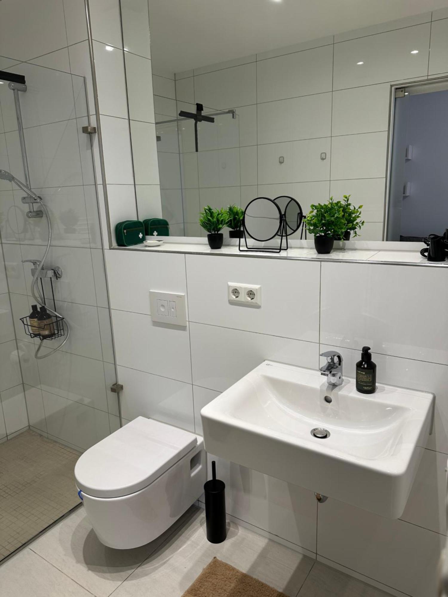 Bella Casa - Business&Family, 100M Zum Konzerteingang Schloss, Parkplatz, Smarttv, Netflix, Waschmaschine, 24H Checkin, 36Qm, Ap 12 Ludwigsburg Eksteriør billede
