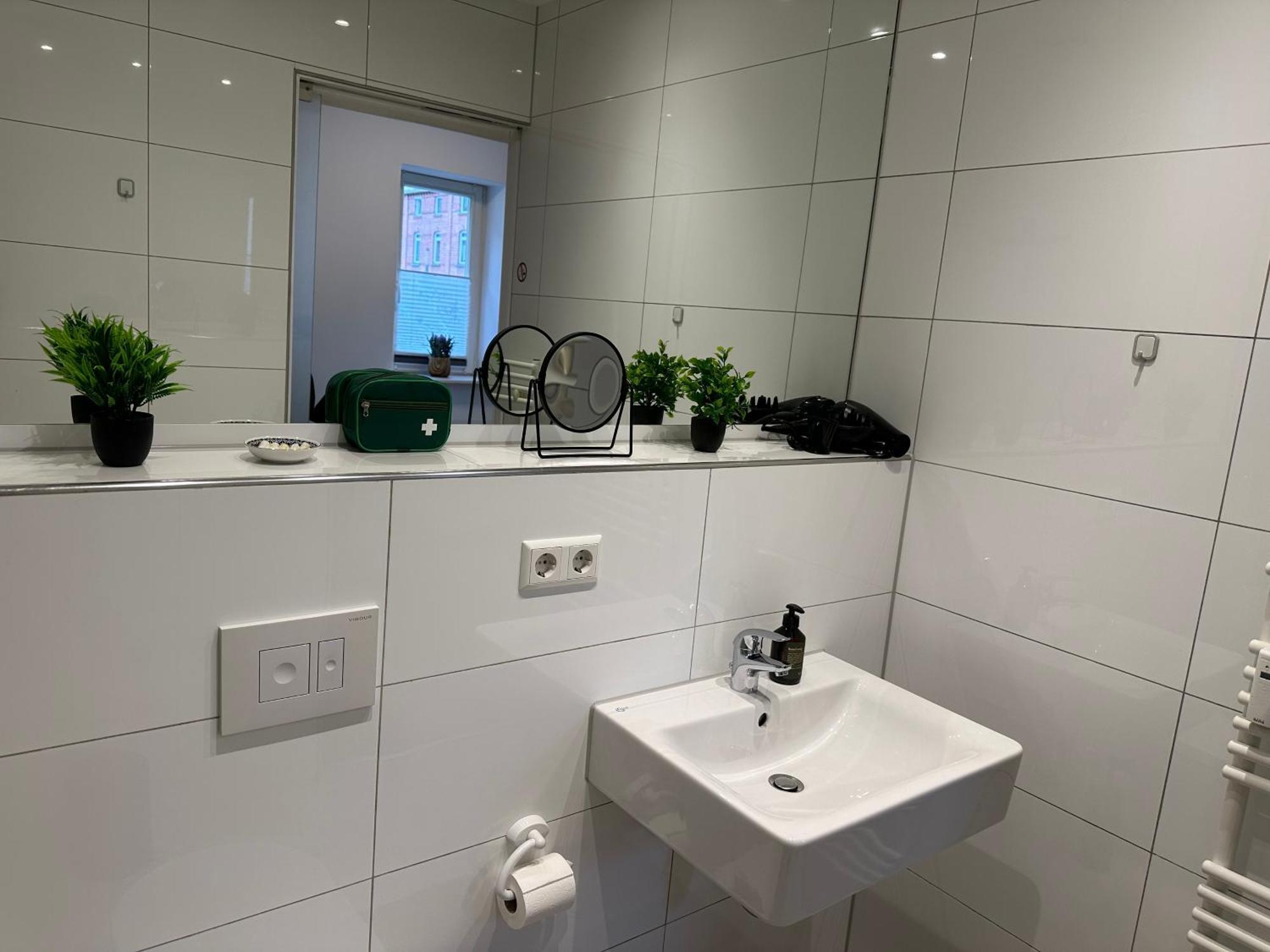 Bella Casa - Business&Family, 100M Zum Konzerteingang Schloss, Parkplatz, Smarttv, Netflix, Waschmaschine, 24H Checkin, 36Qm, Ap 12 Ludwigsburg Eksteriør billede