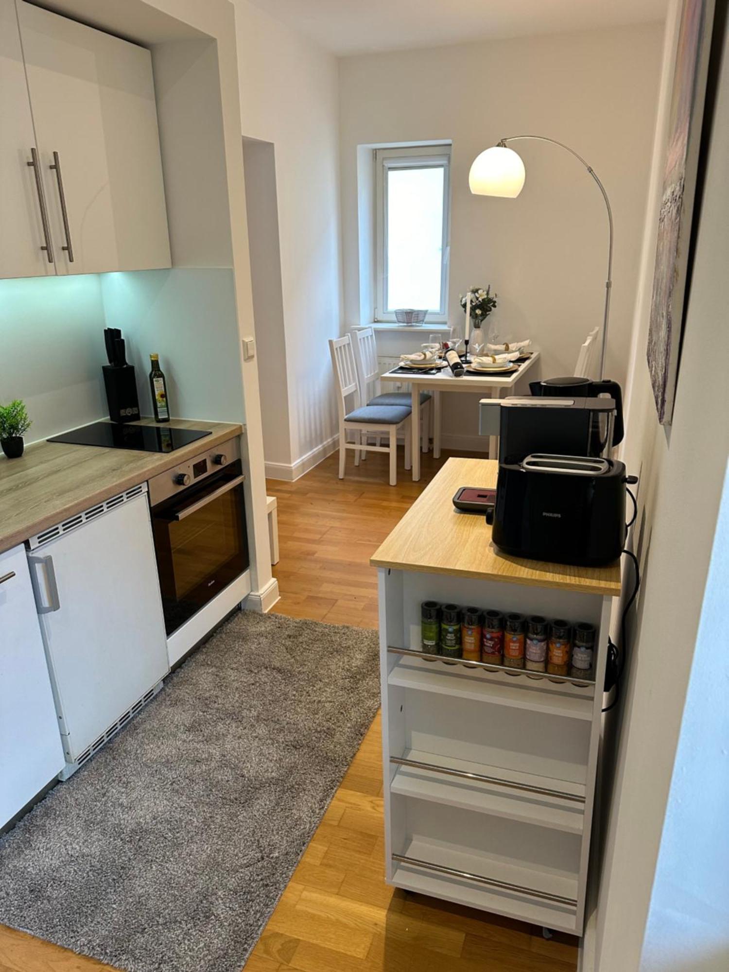 Bella Casa - Business&Family, 100M Zum Konzerteingang Schloss, Parkplatz, Smarttv, Netflix, Waschmaschine, 24H Checkin, 36Qm, Ap 12 Ludwigsburg Eksteriør billede