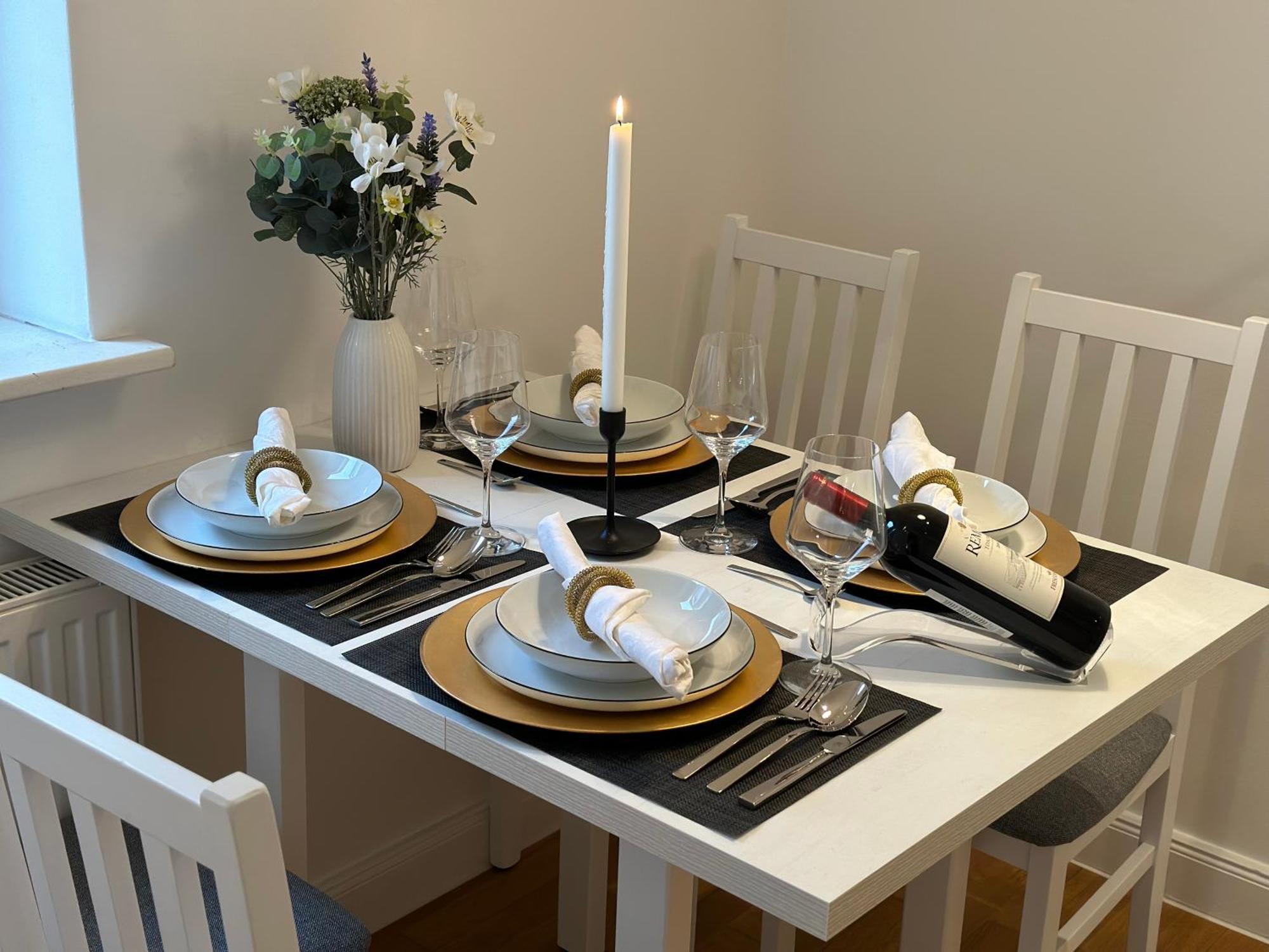 Bella Casa - Business&Family, 100M Zum Konzerteingang Schloss, Parkplatz, Smarttv, Netflix, Waschmaschine, 24H Checkin, 36Qm, Ap 12 Ludwigsburg Eksteriør billede